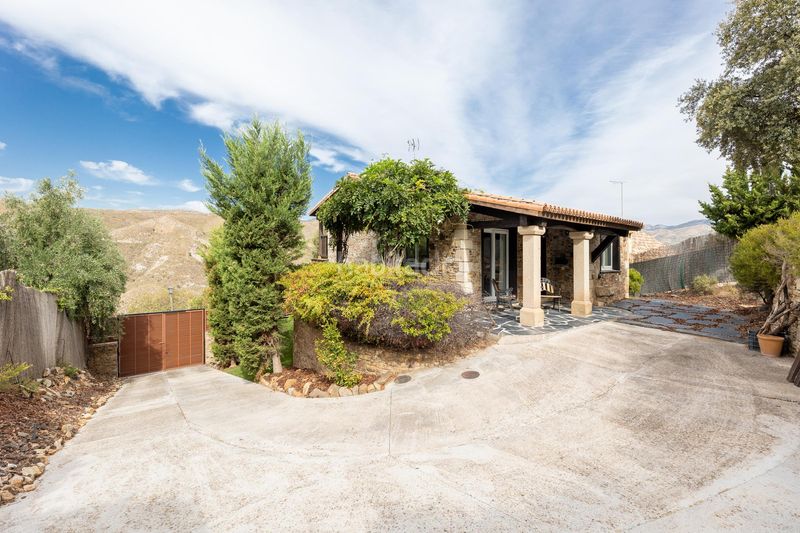 Foto 4d3e35c0-d632-45f4-b6bc-ca761a3e983e. Xalet a Dúdar