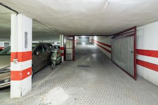 Aparcament cotxe  Calle pedro antonio de alarcon 60. Estupenda plaza de garaje con excelente situación