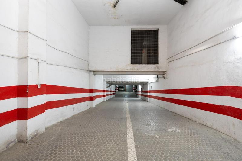 Foto fb3703b9-d872-4b4a-8f04-a91bff5b3c57. Aparcament cotxe a calle pedro antonio de alarcon 60 a Granada