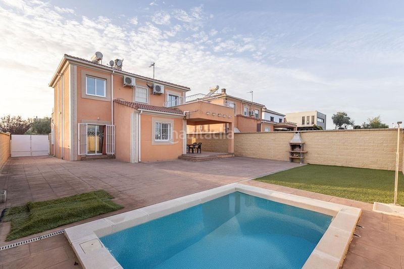 Foto 58065c78-0002-49e6-aec0-b865565e6bd4. Xalet amb calefacció aparcament piscina a Atarfe