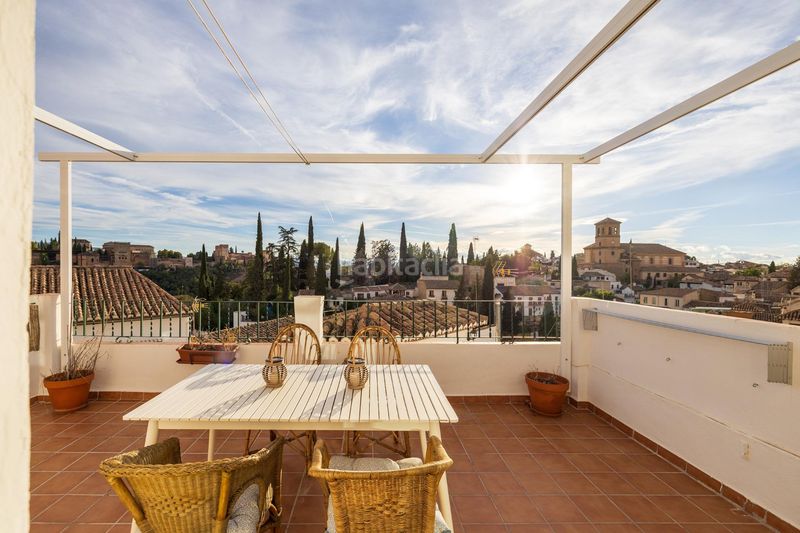 Foto e1ca73b7-8327-4f1b-8a8d-9fcd68035b14. Casa adosada casa en venta en el maravilloso albaicin en Granada