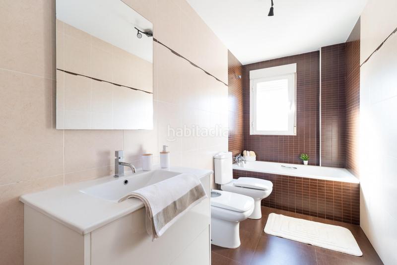 Foto e488a351-7913-43f1-a25f-b6888e4c9a33. Reihenhaus in calle almeria 17 in Cijuela