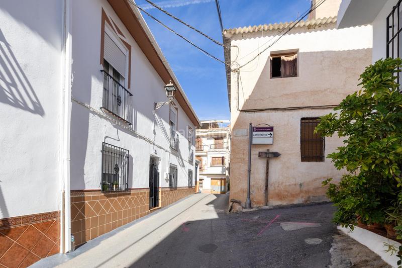 Foto a10bce89-220a-4d3c-8a92-d7fd999f127f. Casa adossada a Lecrín