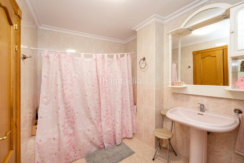 Foto a9441cd4-6fce-43a3-830a-705241b84f16. Casa adossada a Lecrín
