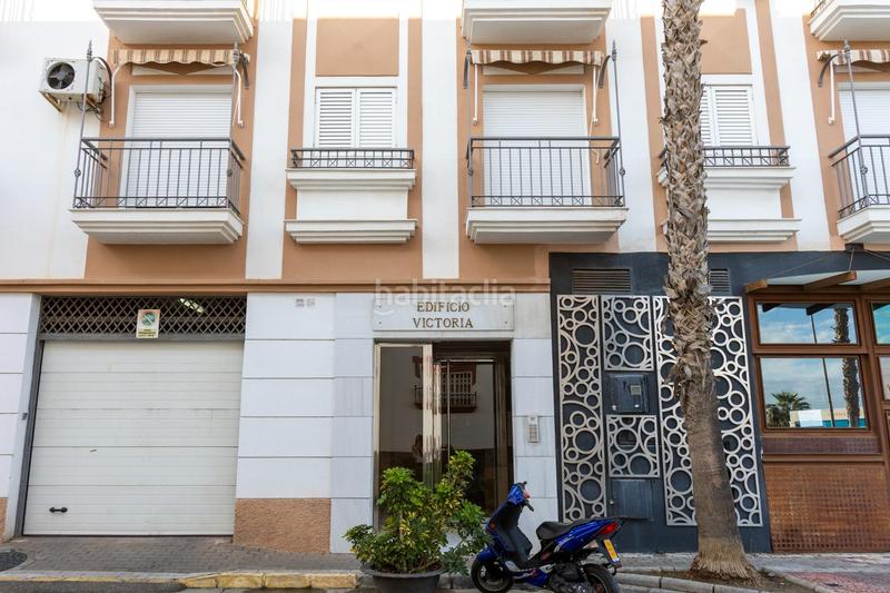 Foto e9236f3a-258b-4252-9bdf-eb92bd82f18a. Piso  en Centro Salobreña