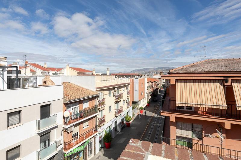 Foto f19b8f3d-6e06-4b9c-8a82-68b68738a121. Ático vive en las alturas del centro ! en San Miguel Armilla