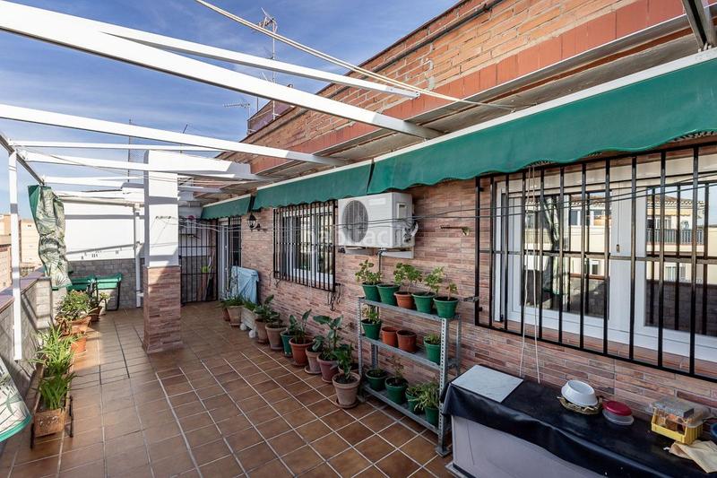 Foto b6083e15-862a-42e2-8700-06c47c1e78ba. Ático en calle santa clotilde 51 increible atico en arabial con amplia terraza en Granada