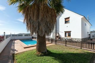 Chalet in Cuesta las piedras. Tu hogar ideal espera por ti!