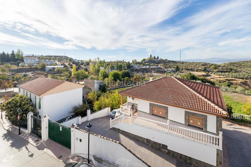 Foto fb130599-b754-4d37-8bfb-48e253d4f15b. Casa aparellada amb aparcament a Alfacar