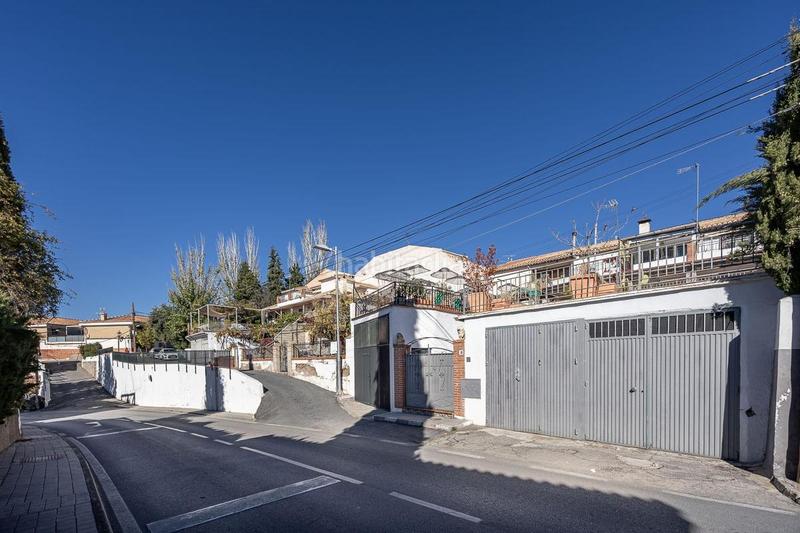 Foto 10a73ddb-7b1f-46d9-be51-a08717336e15. Casa adossada amb aparcament piscina a Barrio de la Vega Monachil