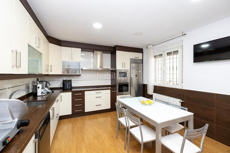 Foto 0e2640c6-c19d-4115-9660-fd40d039d87e. Casa adosada adosado con piscina, en la mejor zona en Pulianas