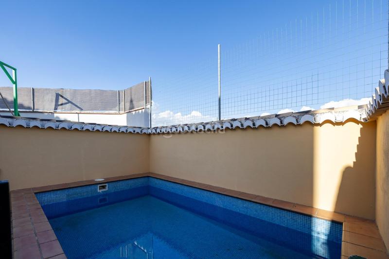 Foto daf3b024-d7b1-44b5-91c6-b99c83380393. Casa adosada adosado con piscina, en la mejor zona en Pulianas