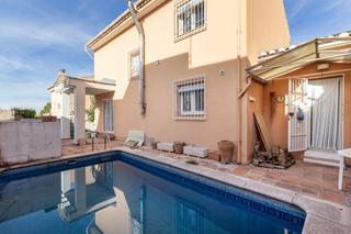 Haus in Jun. Oportunidad única! casa con garaje, zonas comunes y piscina en j