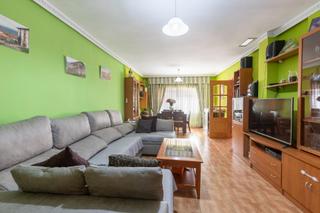 Casa aparellada  Calle de goya. Bonita casa haciendo esquina en calle goya armilla