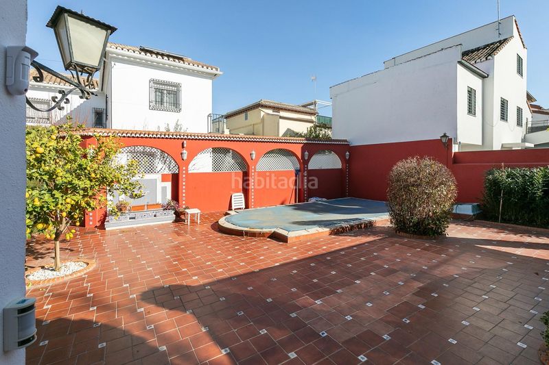 Foto 9c080341-e852-46f9-8aed-fd2c1812d339. Chalet  independiente con jardín y piscina vistas a sierra nevada en Granada