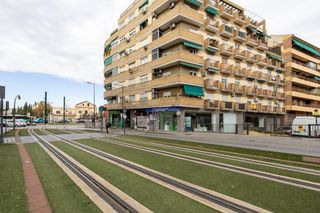 Pis a Pajaritos. Magnífico piso con terraza, garaje y trastero en urbanización pa