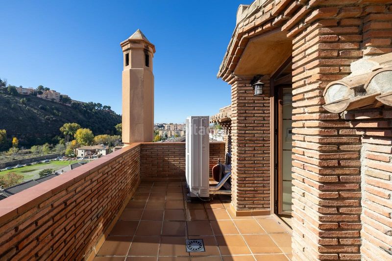 Foto 0dc57dcb-f280-4c56-9859-b6de5d29ab8c. Casa adosada espectacular casa adosada con piscina independiente en Granada