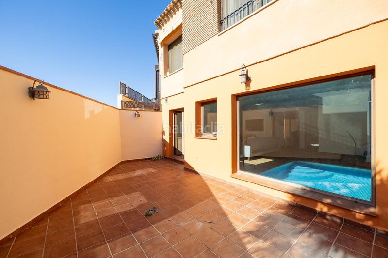 Foto 10a1156d-261f-4b40-a815-303a2c2b33fa. Casa adosada espectacular casa adosada con piscina independiente en Granada