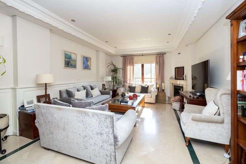 Foto 471b9dd4-5bed-437c-8a90-684f6883cb0e. Casa adosada espectacular casa adosada con piscina independiente en Granada