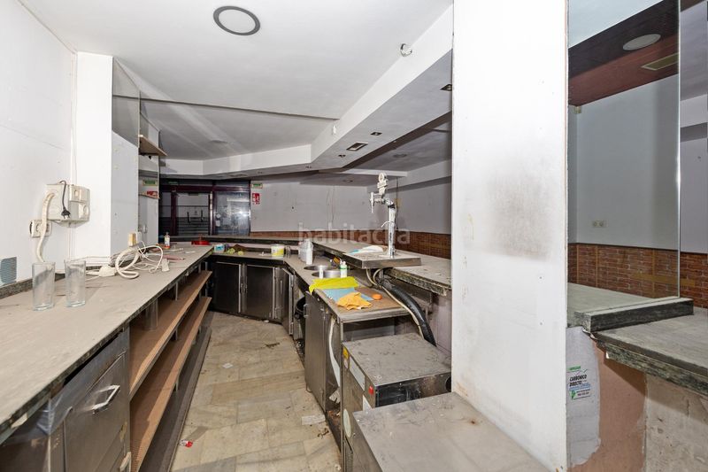 Foto 5d0dc4c2-78a9-4ba8-bb0a-ed9166863a3b. Local comercial en avenida avenida juan pablo ii 92 se vende local comercial frente estacion de autobuses en Granada