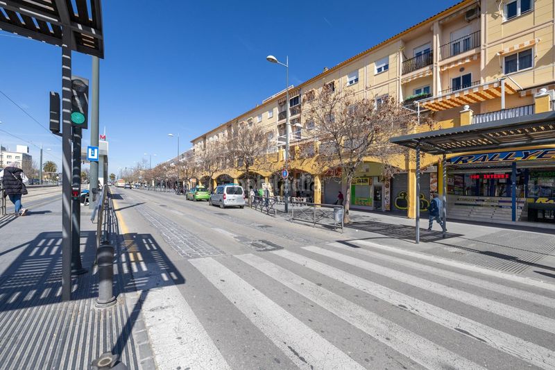 Foto 7e40b588-201a-4f11-a6b0-a90fac938730. Local comercial en avenida avenida juan pablo ii 92 se vende local comercial frente estacion de autobuses en Granada