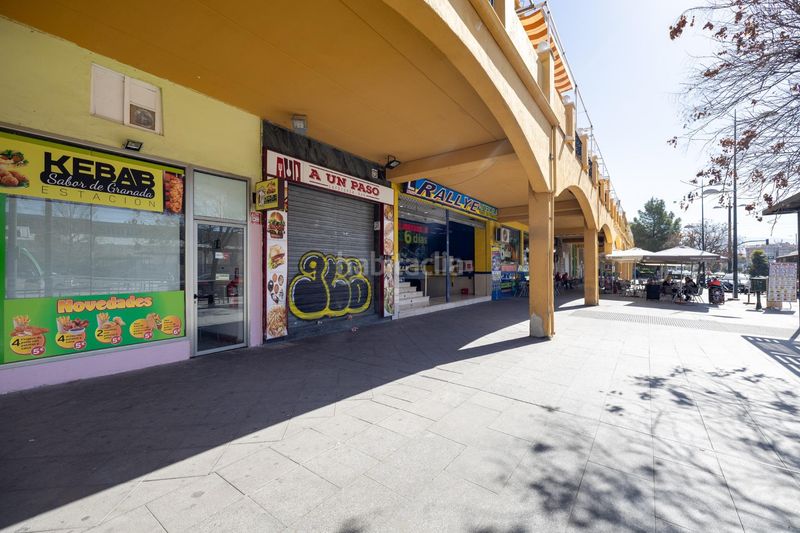 Foto 822164e8-f611-4f92-96d2-0c80d30a5485. Local comercial en avenida avenida juan pablo ii 92 se vende local comercial frente estacion de autobuses en Granada