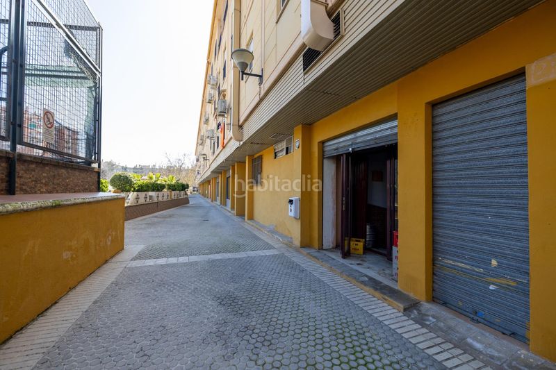 Foto ab8d62f3-7b17-416a-849c-107162f80c1f. Local comercial en avenida avenida juan pablo ii 92 se vende local comercial frente estacion de autobuses en Granada