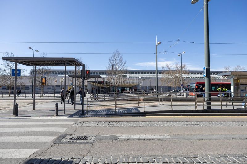 Foto b757eebd-2638-4659-988b-ba382a71a8a6. Local comercial en avenida avenida juan pablo ii 92 se vende local comercial frente estacion de autobuses en Granada