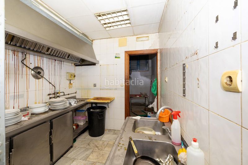 Foto d69fec22-8099-49f9-8a53-fecd29f8def4. Local comercial en avenida avenida juan pablo ii 92 se vende local comercial frente estacion de autobuses en Granada