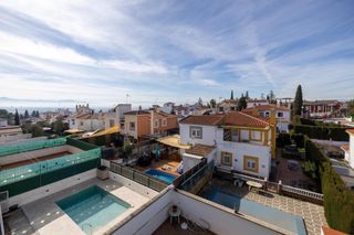 Doppelhaus  Calle mimbres ur.monteluz. Tu nuevo hogar con piscina a solo 15 minutos de granada!