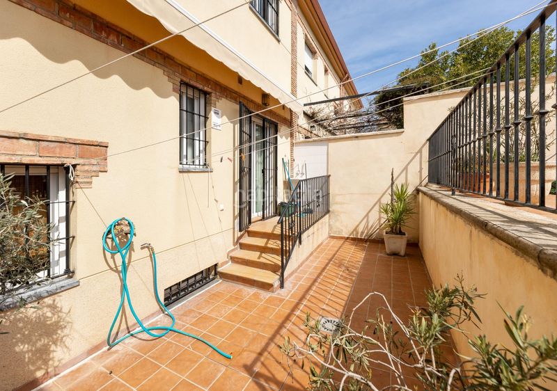 Foto e59cce18-37f4-42eb-a3f4-760697de9643. Casa amb aparcament a Ogíjares