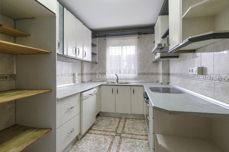 Foto 28abb41b-9b61-43e2-a26a-590100f7cdd2. Dúplex amb aparcament a Ogíjares