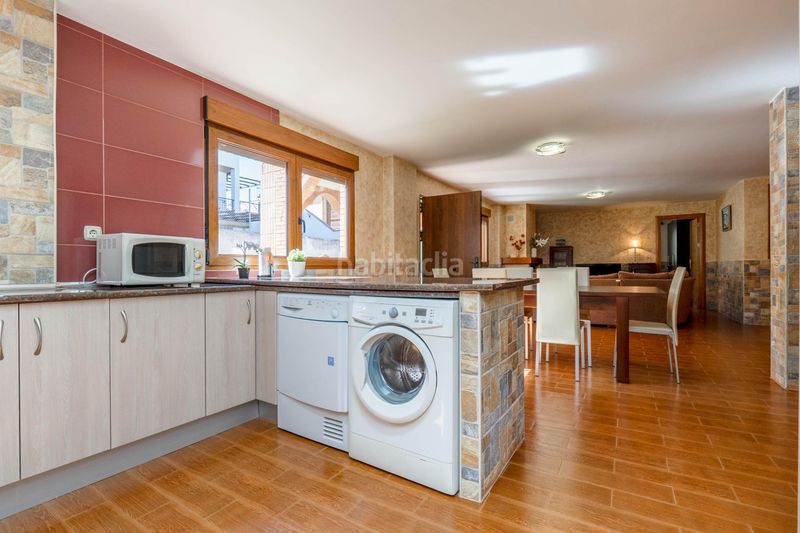 Foto 17f859f3-f23b-460b-9c5d-8e8fb5c849f6. Casa amb aparcament a Peligros