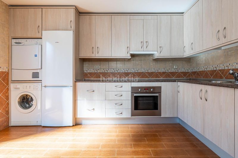 Foto 52b36e8b-245a-43d2-ae89-763f6cb07780. Casa amb aparcament a Peligros