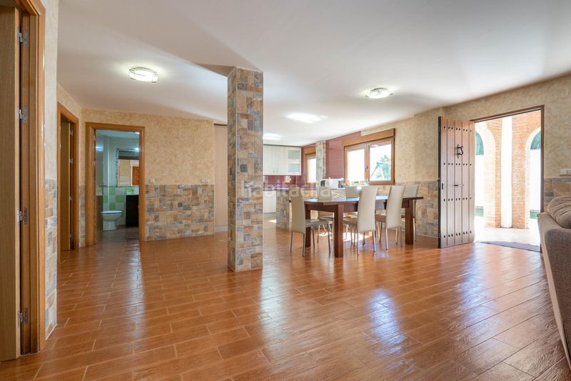 Foto 96dbdcd5-4d09-4e5b-b6d1-e96918e252d1. Casa amb aparcament a Peligros