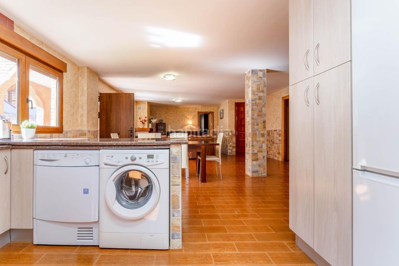 Foto e34384aa-fde2-4cb4-8ad8-31019969b709. Casa amb aparcament a Peligros