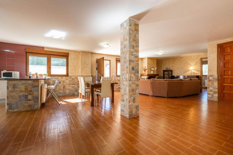 Foto e6fa664b-0d6e-4b7e-8cc0-d866c034bdc4. Casa amb aparcament a Peligros