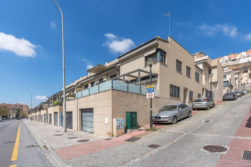 Foto 0d92a637-a054-423b-bcb8-042516d3e3d2. Casa adossada amb aparcament a Crta. De la Sierra Granada