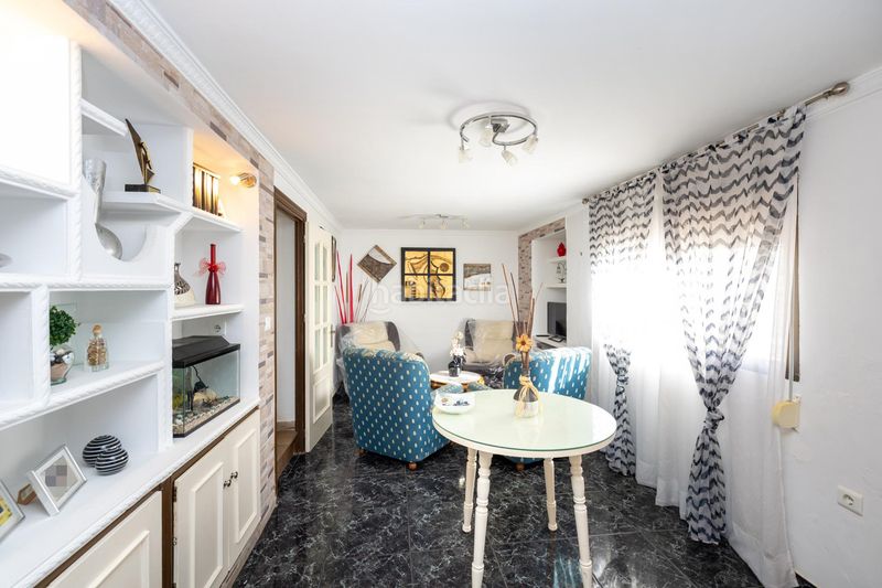 Foto 14b2c220-c804-4b2e-af0f-9a3126e5aa3d. Casa adossada a Loja