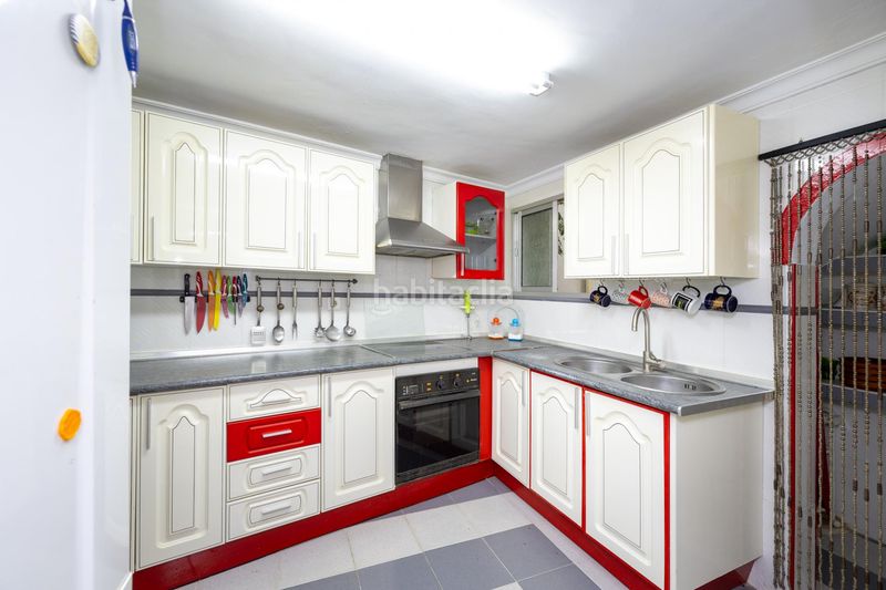 Foto 4a021d24-0d6a-42cb-83ba-413e17e7b0da. Casa adossada a Loja