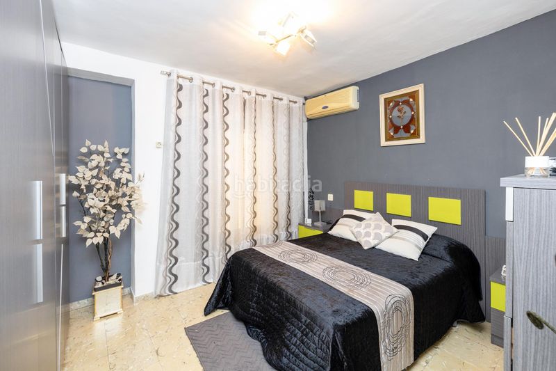 Foto 6d57675f-b44c-449c-bf17-1fab93570f33. Casa adossada a Loja