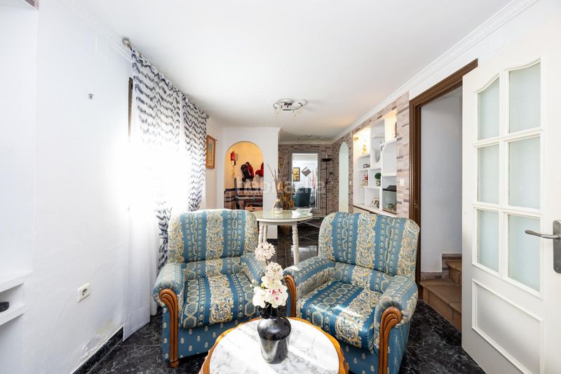 Foto 8b66f0c2-d302-45c4-95db-7a6c664e3fab. Casa adossada a Loja