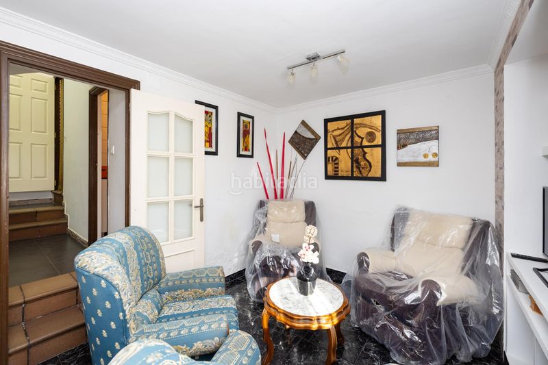 Foto bdfc985e-93c9-456c-8c4c-c291d7eb3dd8. Casa adossada a Loja