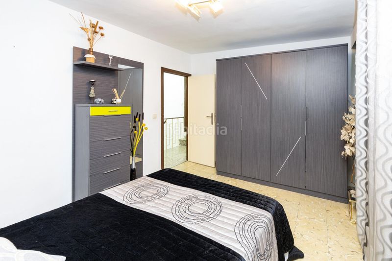 Foto c895ce53-a6de-43ea-b2af-1537a2938629. Casa adossada a Loja