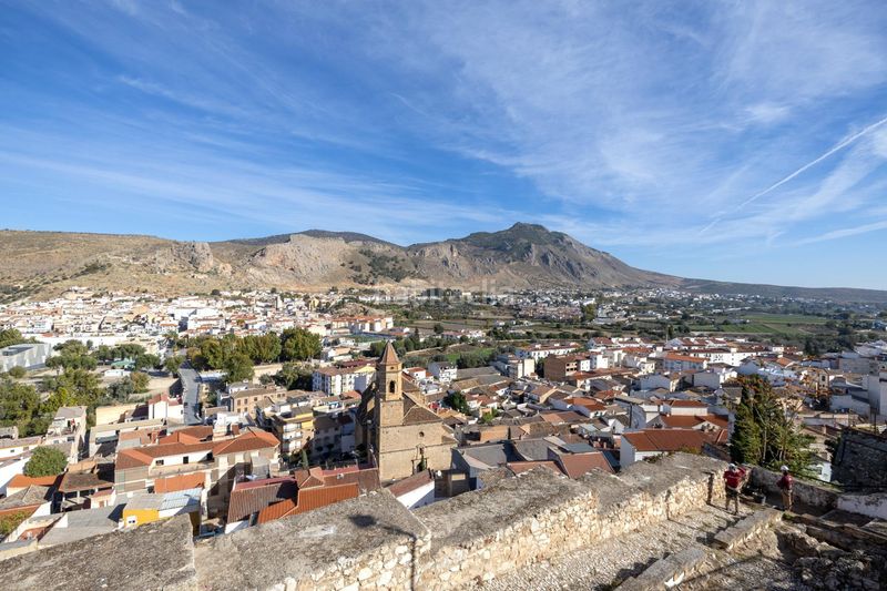 Foto eaaeba80-8680-4e3a-870b-1fe2f971c1c5. Casa adossada a Loja