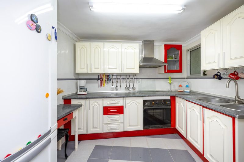 Foto f628683a-bbb0-40b2-9788-5fe3496bf114. Casa adossada a Loja