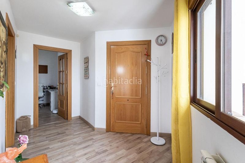 Foto df2a5cca-f318-4d95-a999-94ed9ff6adf6. Àtic amb aparcament a Barrio de la Vega Monachil