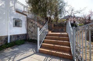 Chalet à Güéjar Sierra. Finca  urbana única con dos viviendas en güéjar sierra
