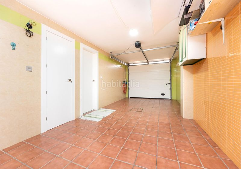 Foto df3b8104-f50b-41bb-a184-76493589af10. Casa aparellada amb aparcament a Jun