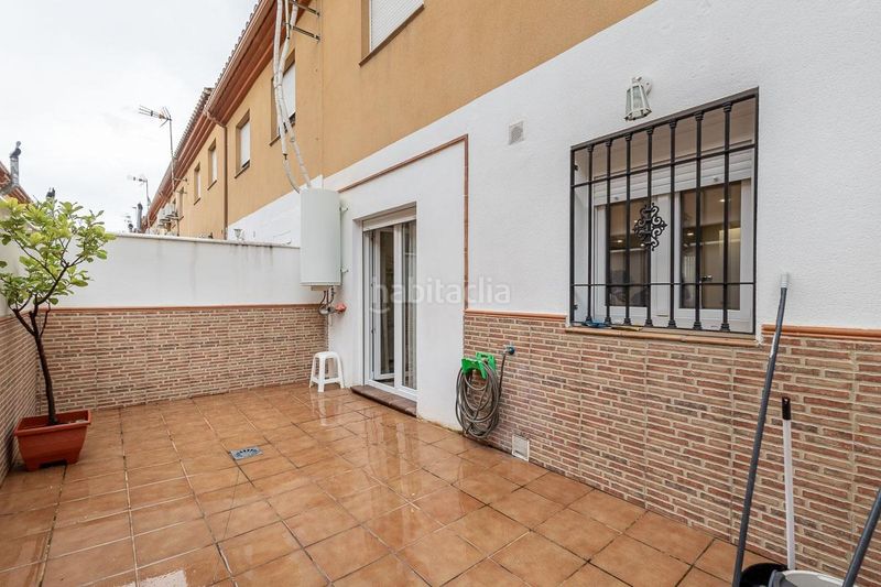 Foto 4f24bb53-a1cd-4e48-a0fa-32599f4f30b9. Casa adossada amb aparcament a Atarfe